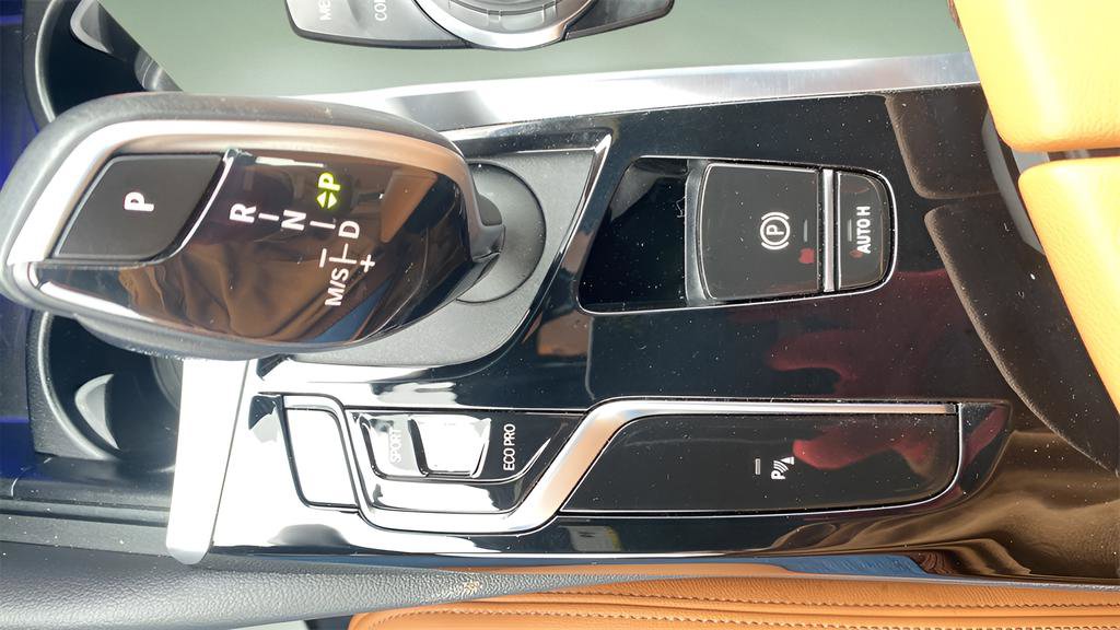 Used 2023 BMW 530i xDrive w/ Premium Package image 17