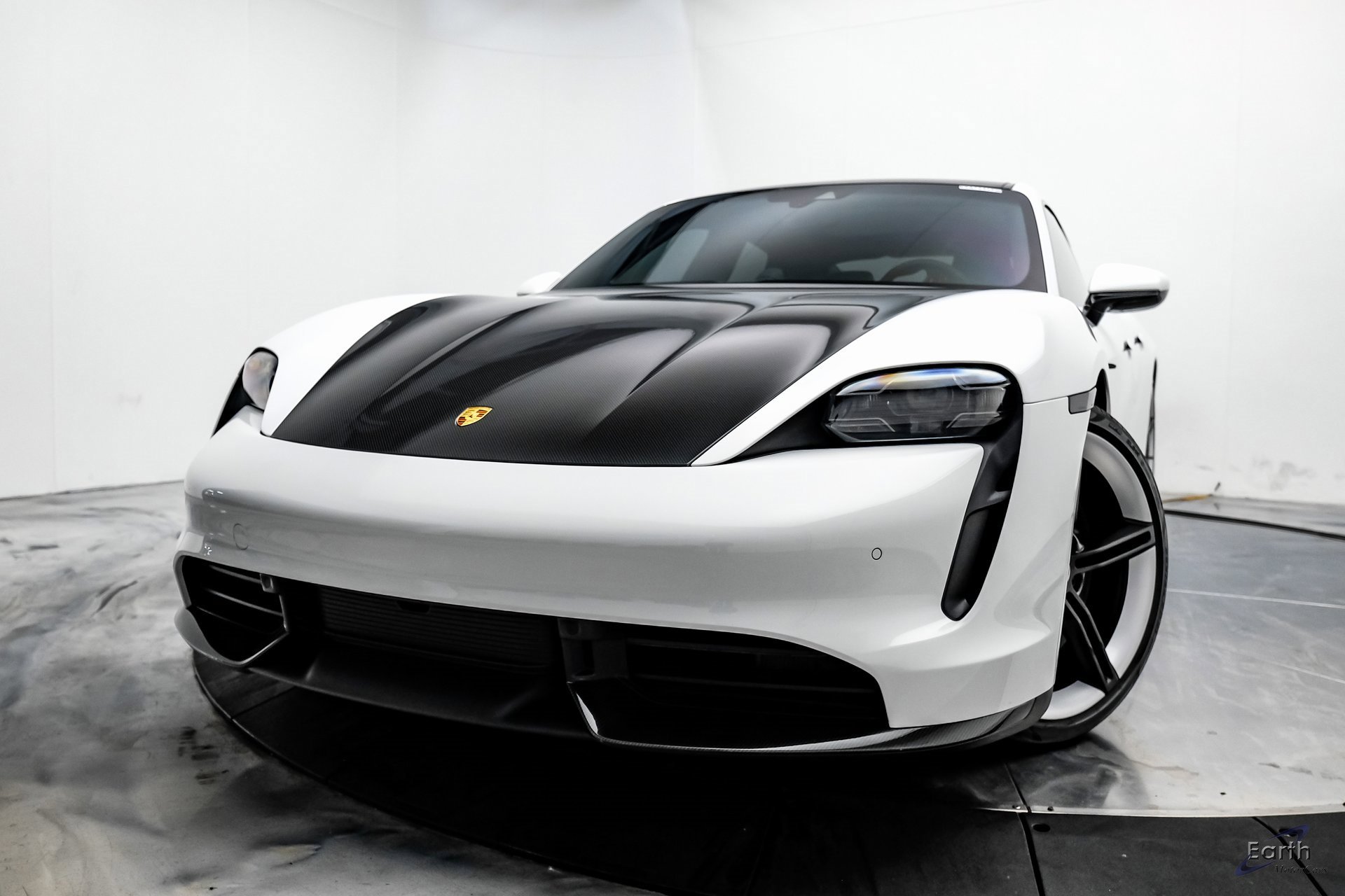 Used 2020 Porsche Taycan Turbo S image 3
