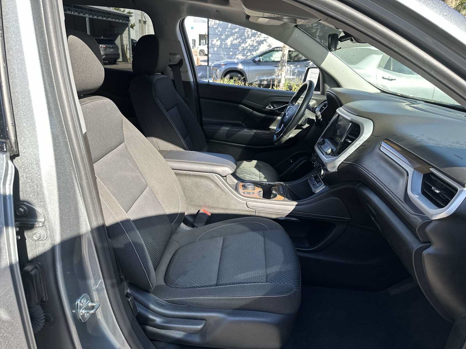Certified 2023 GMC Acadia SLE w/ Driver Convenience Package AWD/4WD image 19