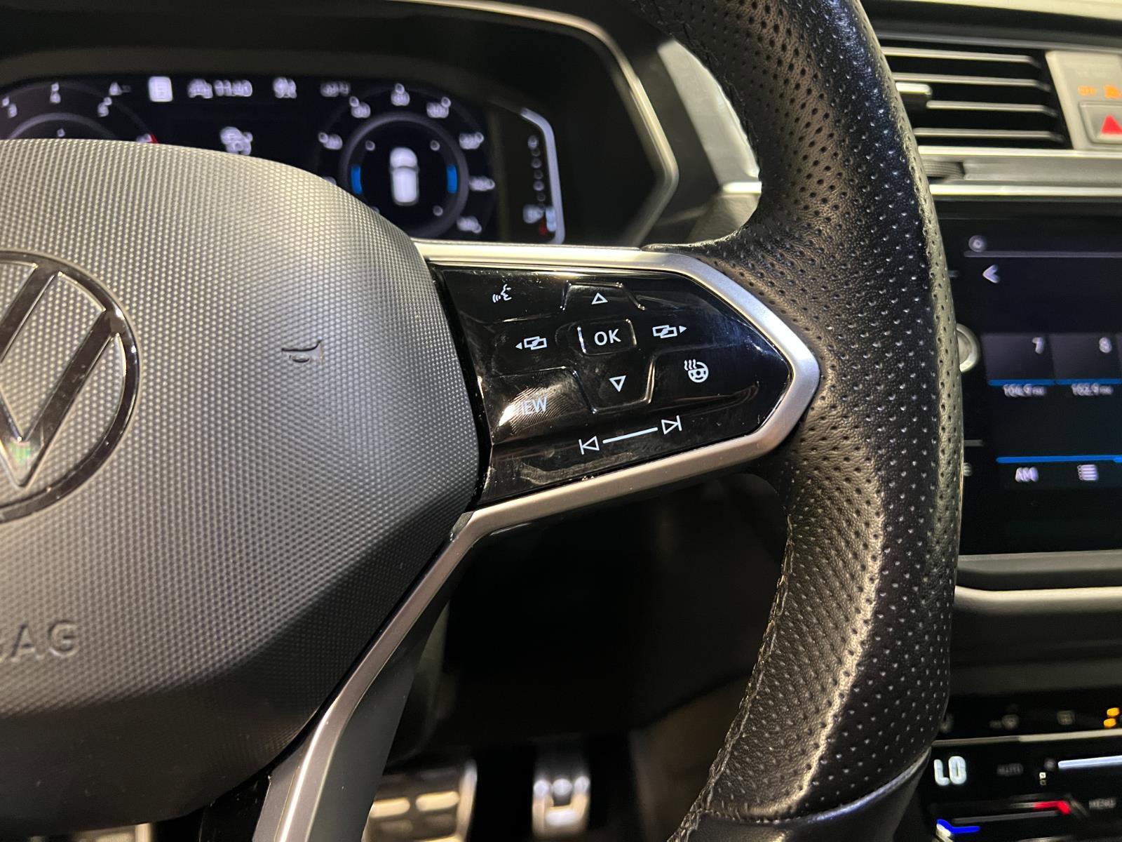 Used 2022 Volkswagen Tiguan SEL R-Line image 14