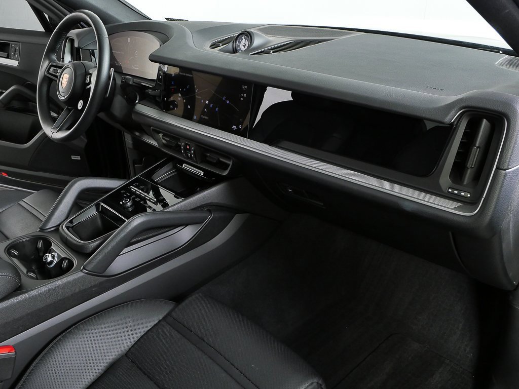 Certified 2025 Porsche Cayenne S image 25