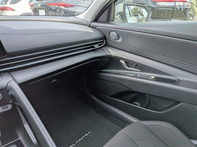Certified 2025 Hyundai Elantra SEL image 16