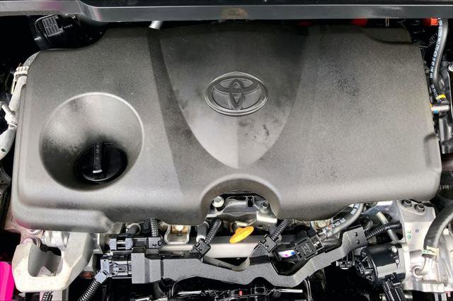 Certified 2024 Toyota Sienna LE FWD image 32