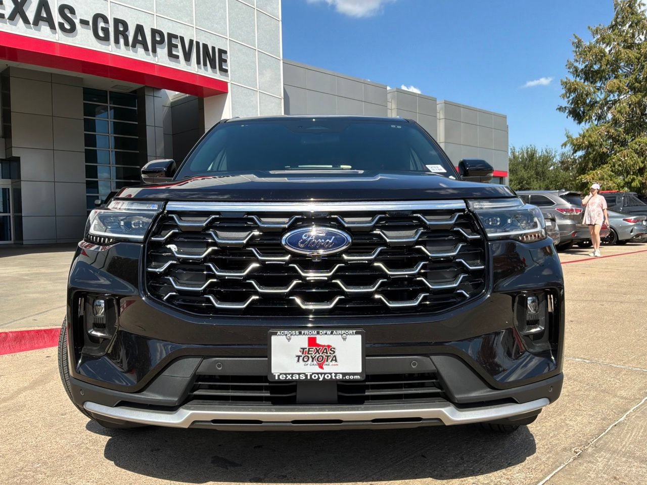 Used 2026 Ford Explorer Platinum AWD/4WD image 3