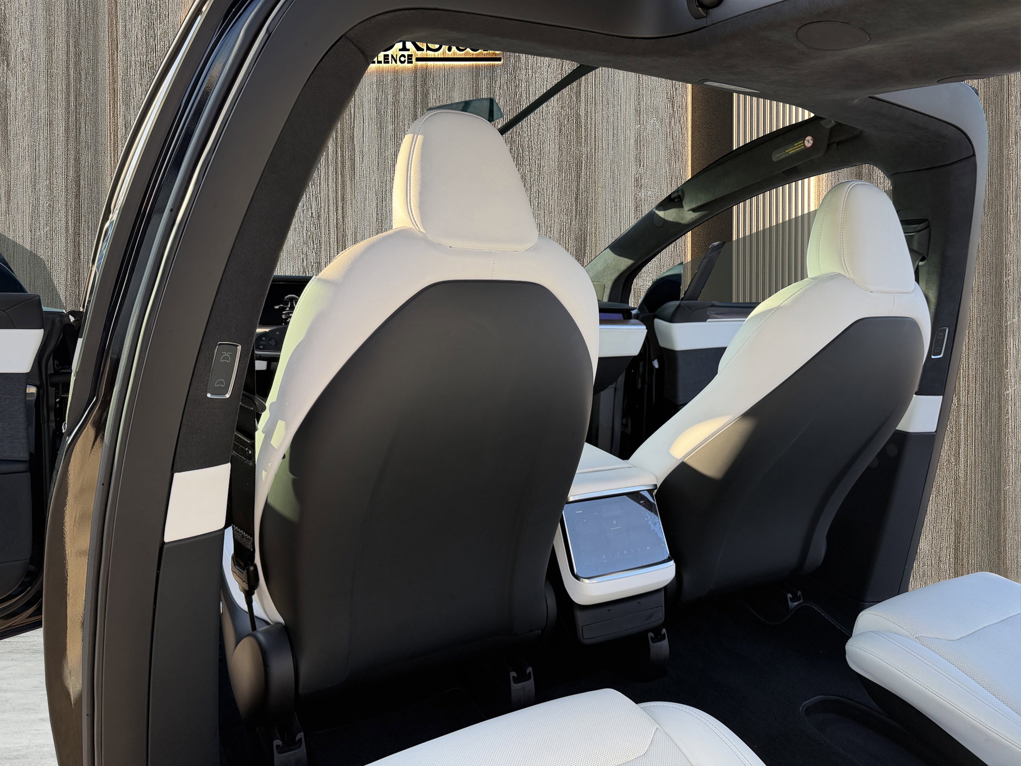 Used 2022 Tesla Model X image 34