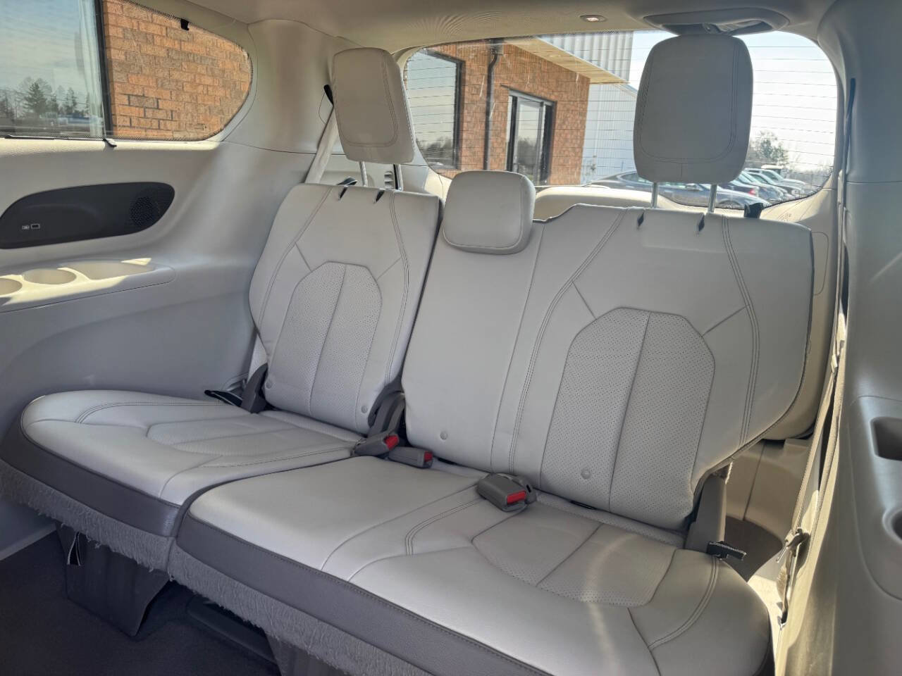 Used 2017 Chrysler Pacifica Touring-L Plus w/ Tire & Wheel Group image 25