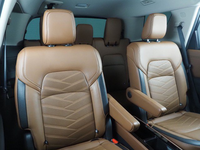 Used 2024 Nissan Pathfinder Platinum FWD image 16