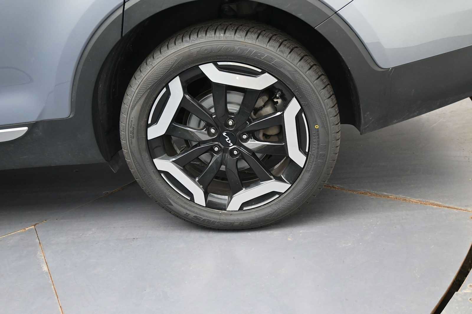 Used 2023 Kia Telluride EX AWD/4WD image 5