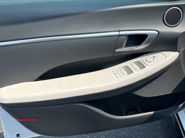 Used 2023 Hyundai Sonata SE w/ Preferred Accessory Package image 9
