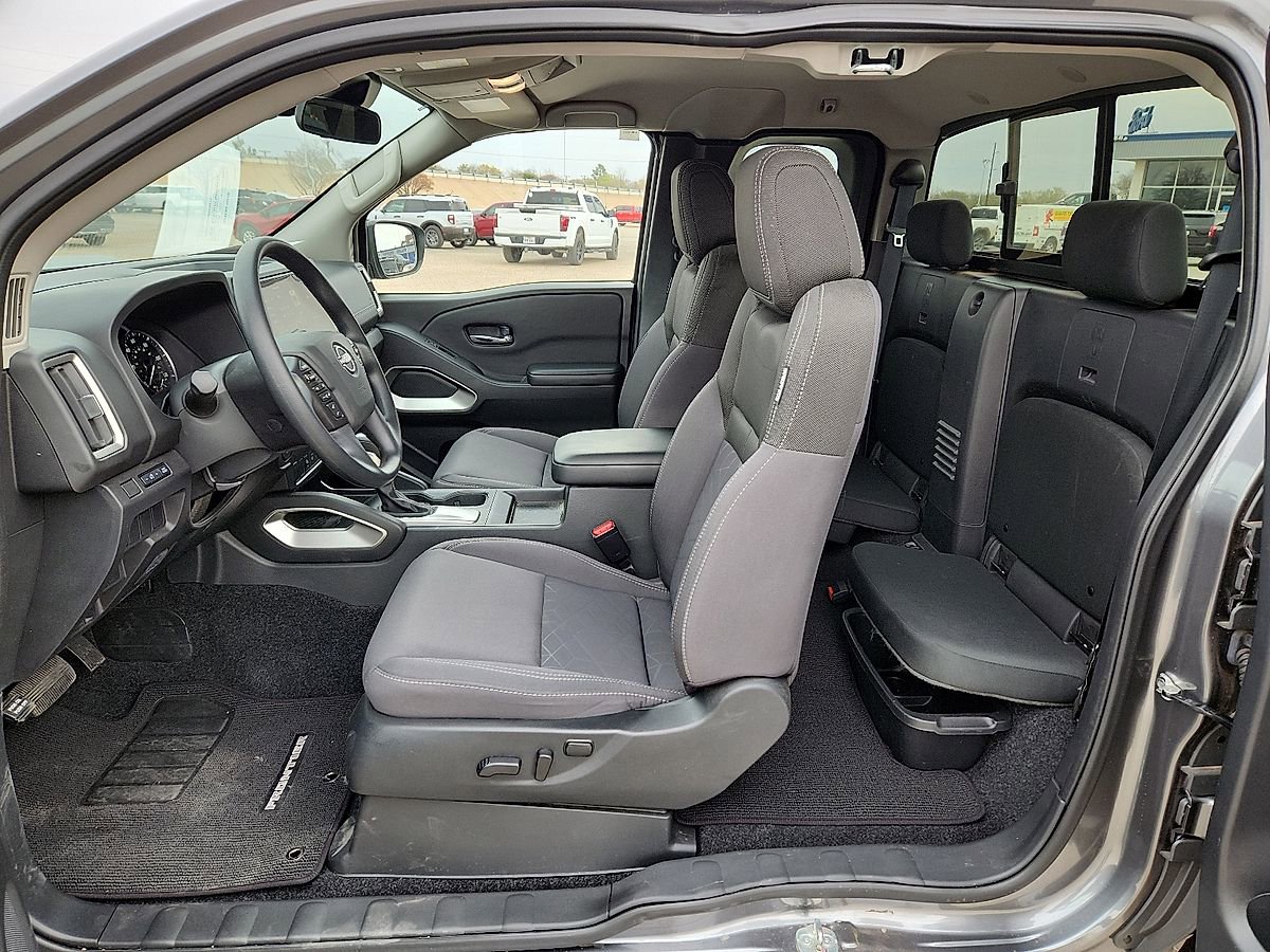 Used 2025 Nissan Frontier SV RWD image 5