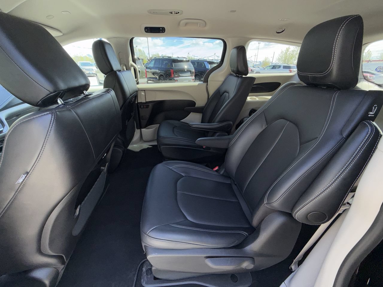 Used 2024 Chrysler Pacifica Limited FWD image 20