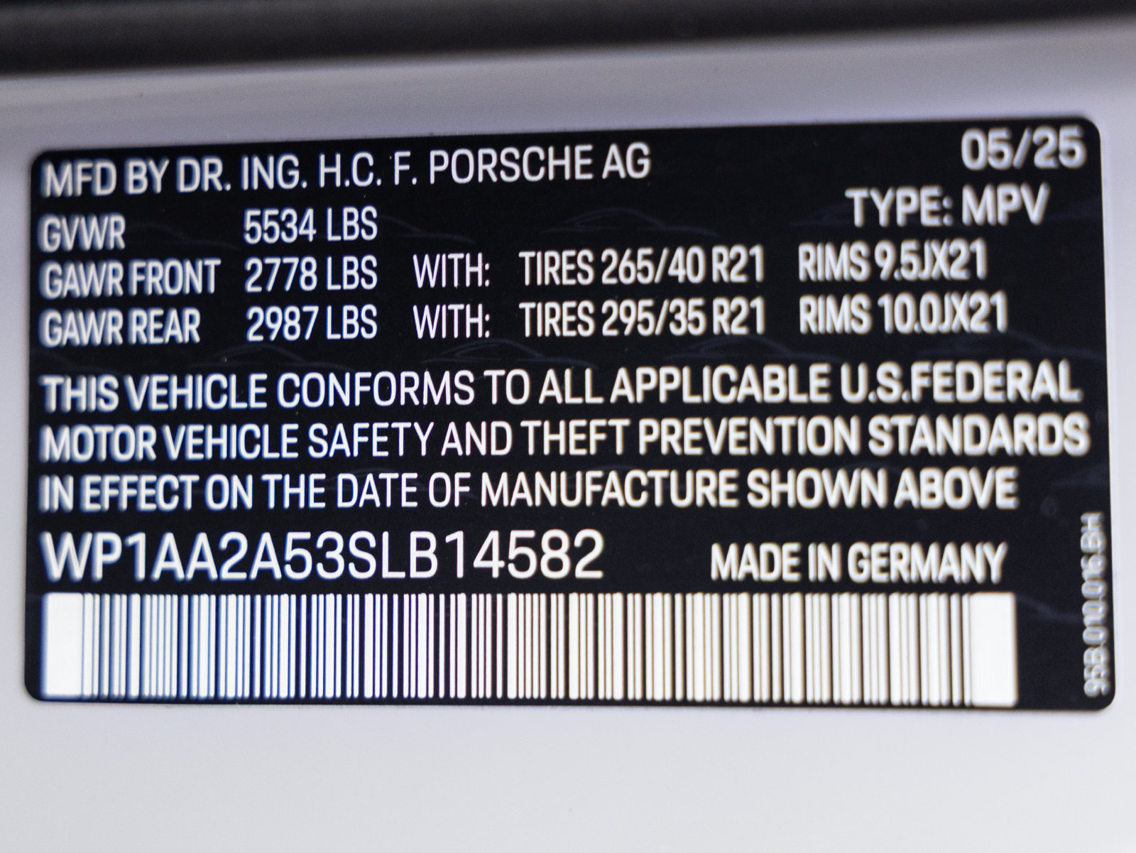 Used 2025 Porsche Macan AWD/4WD image 37