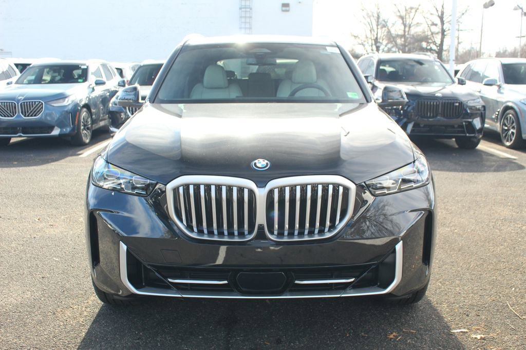 New 2026 BMW X5 xDrive50e image 2