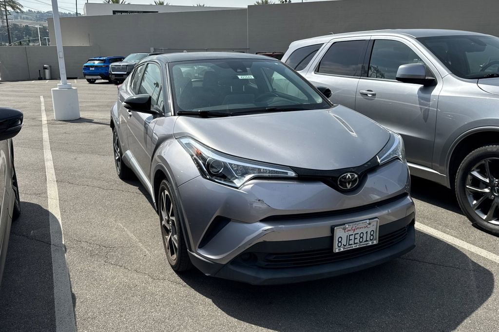 Used 2019 Toyota C-HR XLE image 2