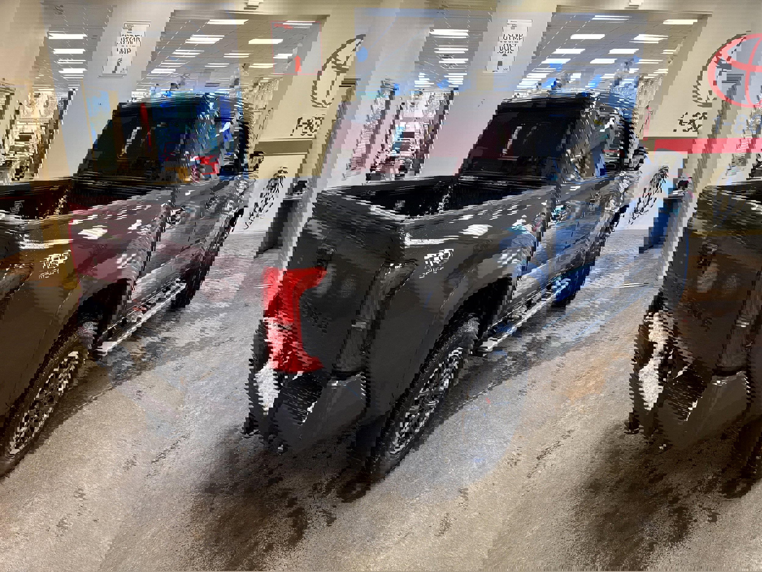 Used 2024 Toyota Tacoma TRD Sport w/ TRD Sport Upgrade Package image 11