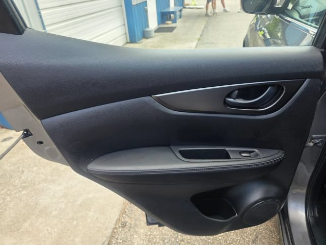 Used 2017 Nissan Rogue Sport S w/ S Appearance Package AWD/4WD image 18