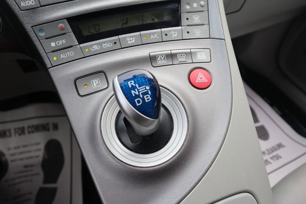 Used 2015 Toyota Prius Four w/ Deluxe Solar Roof Package image 87