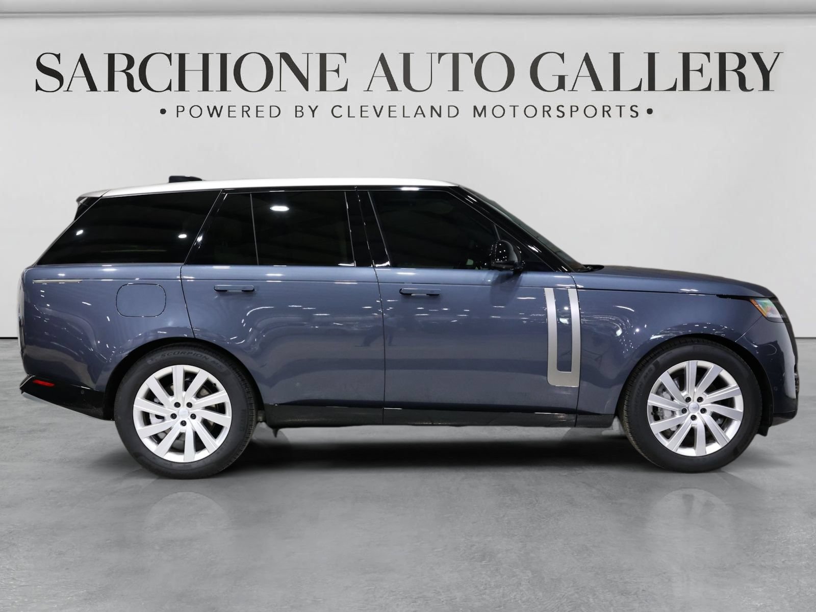 Used 2025 Land Rover Range Rover SE AWD/4WD image 10