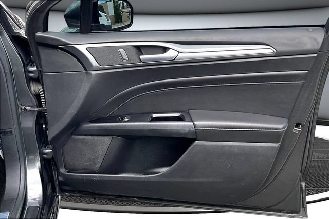 Used 2015 Ford Fusion Titanium FWD image 26