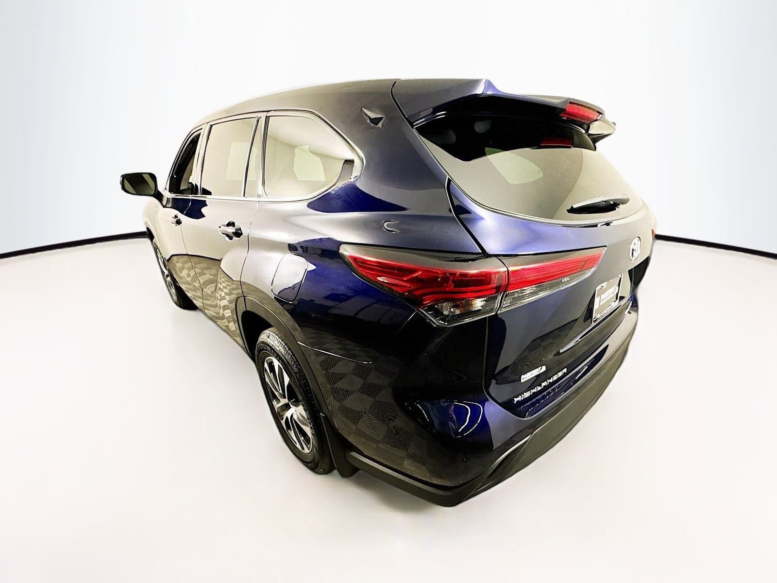 Used 2022 Toyota Highlander XLE image 5