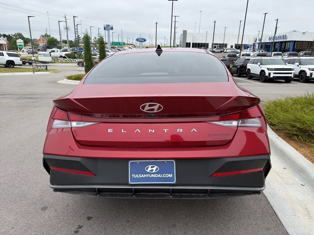 New 2025 Hyundai Elantra SE FWD image 7