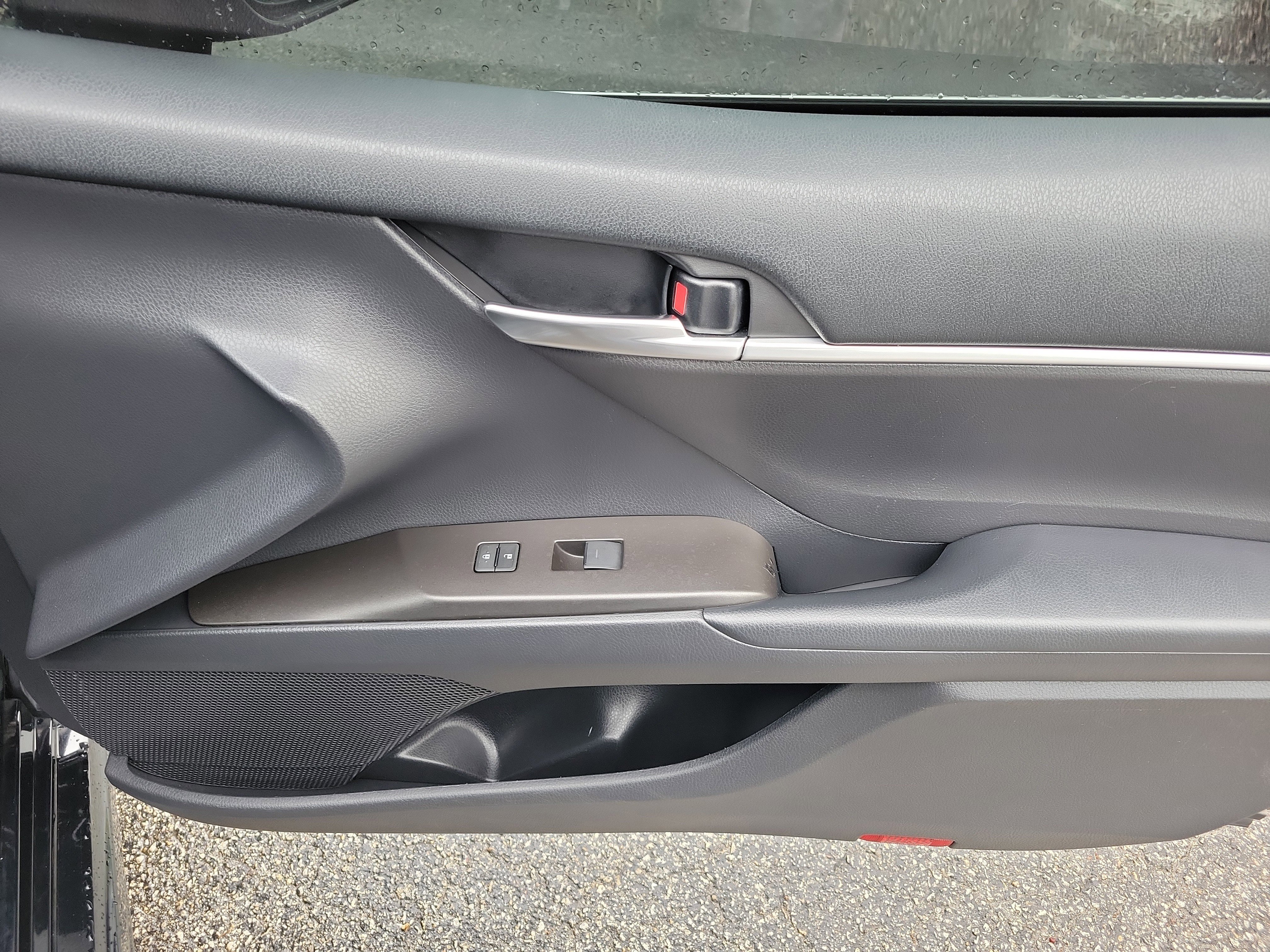 Used 2021 Toyota Camry SE image 10
