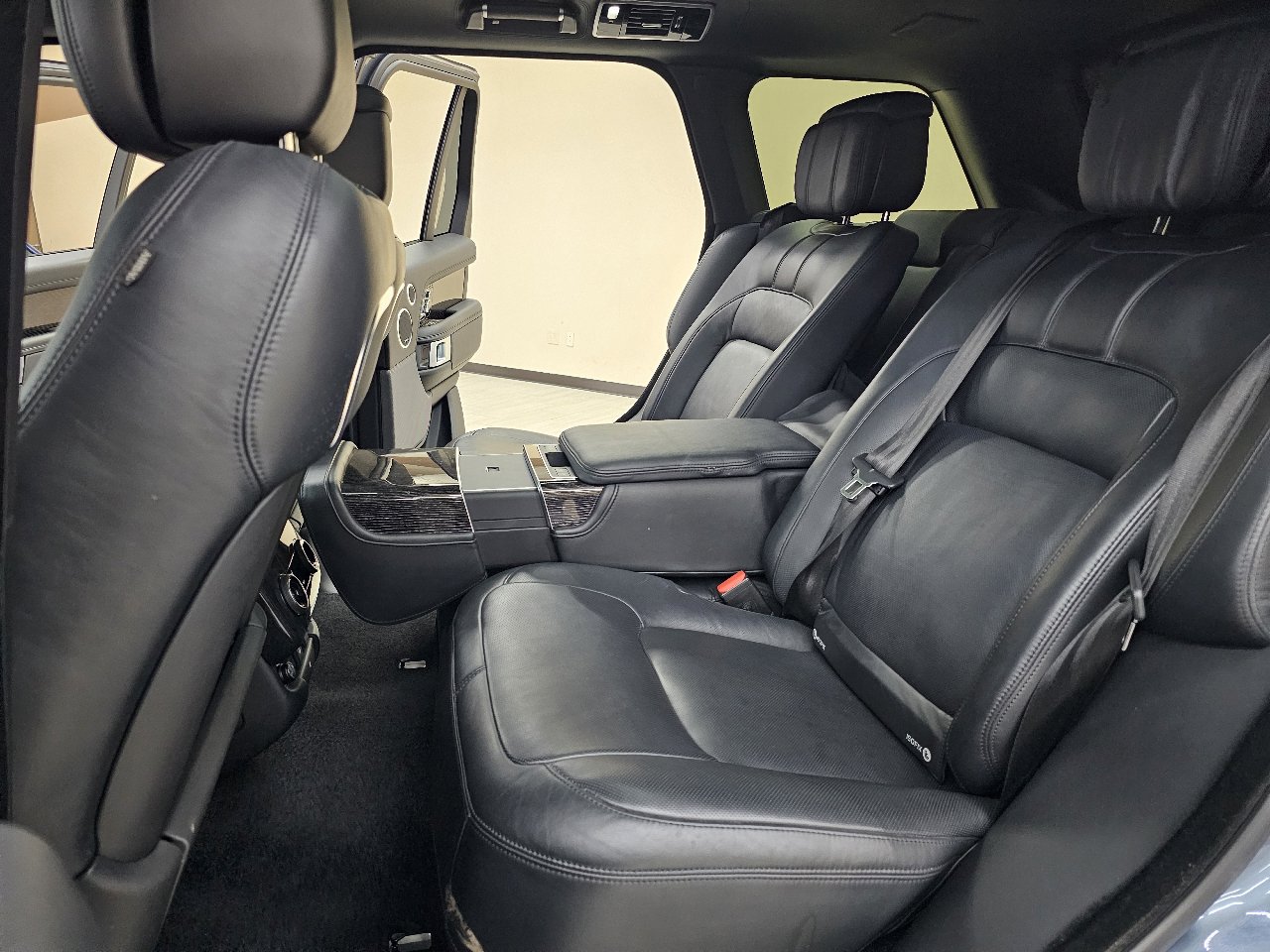Used 2019 Land Rover Range Rover Autobiography image 29