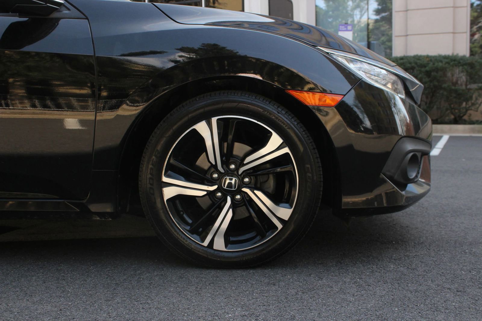 Used 2016 Honda Civic Touring image 4