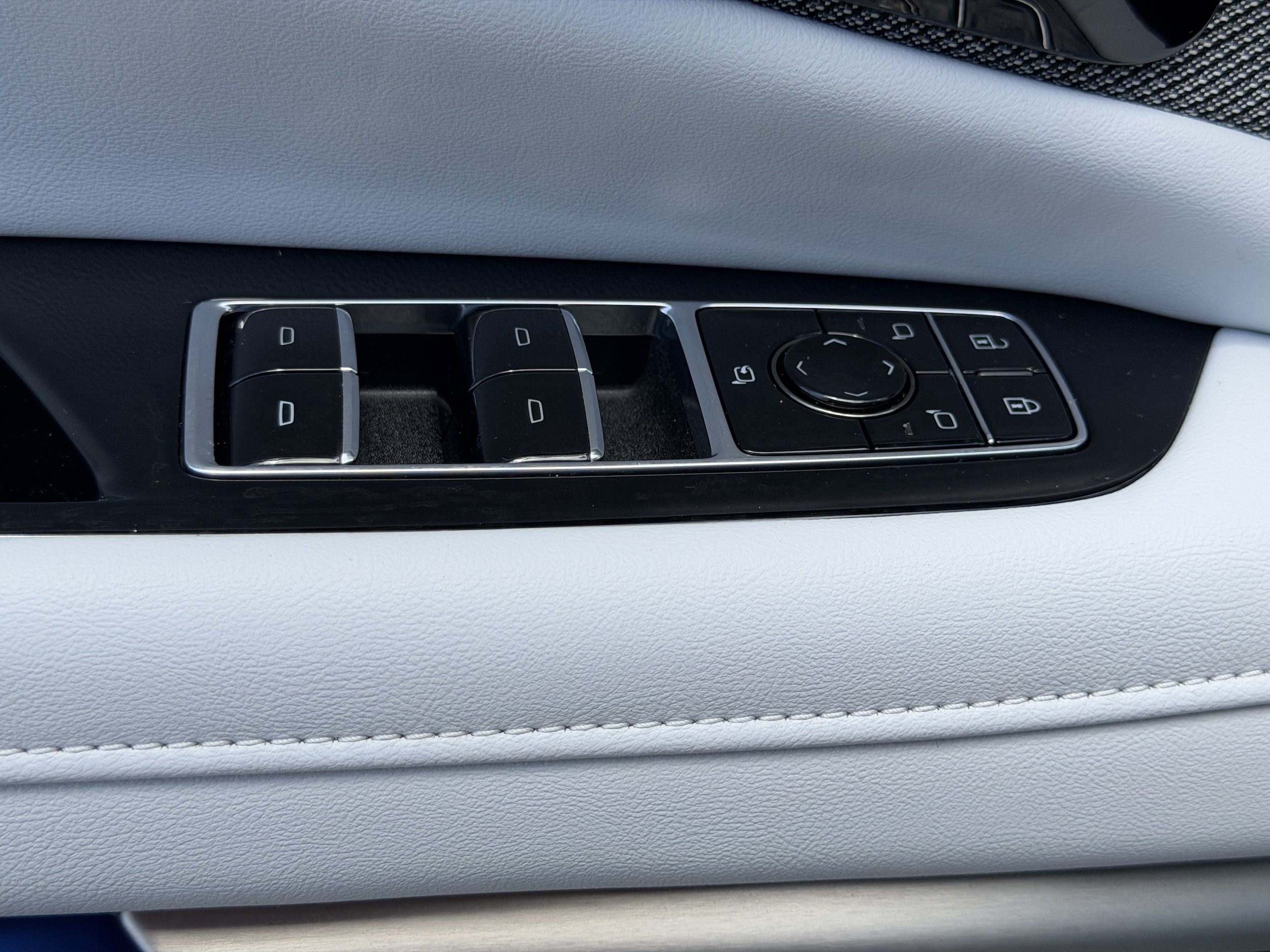 New 2026 Cadillac Optiq Luxury 2 RWD image 18