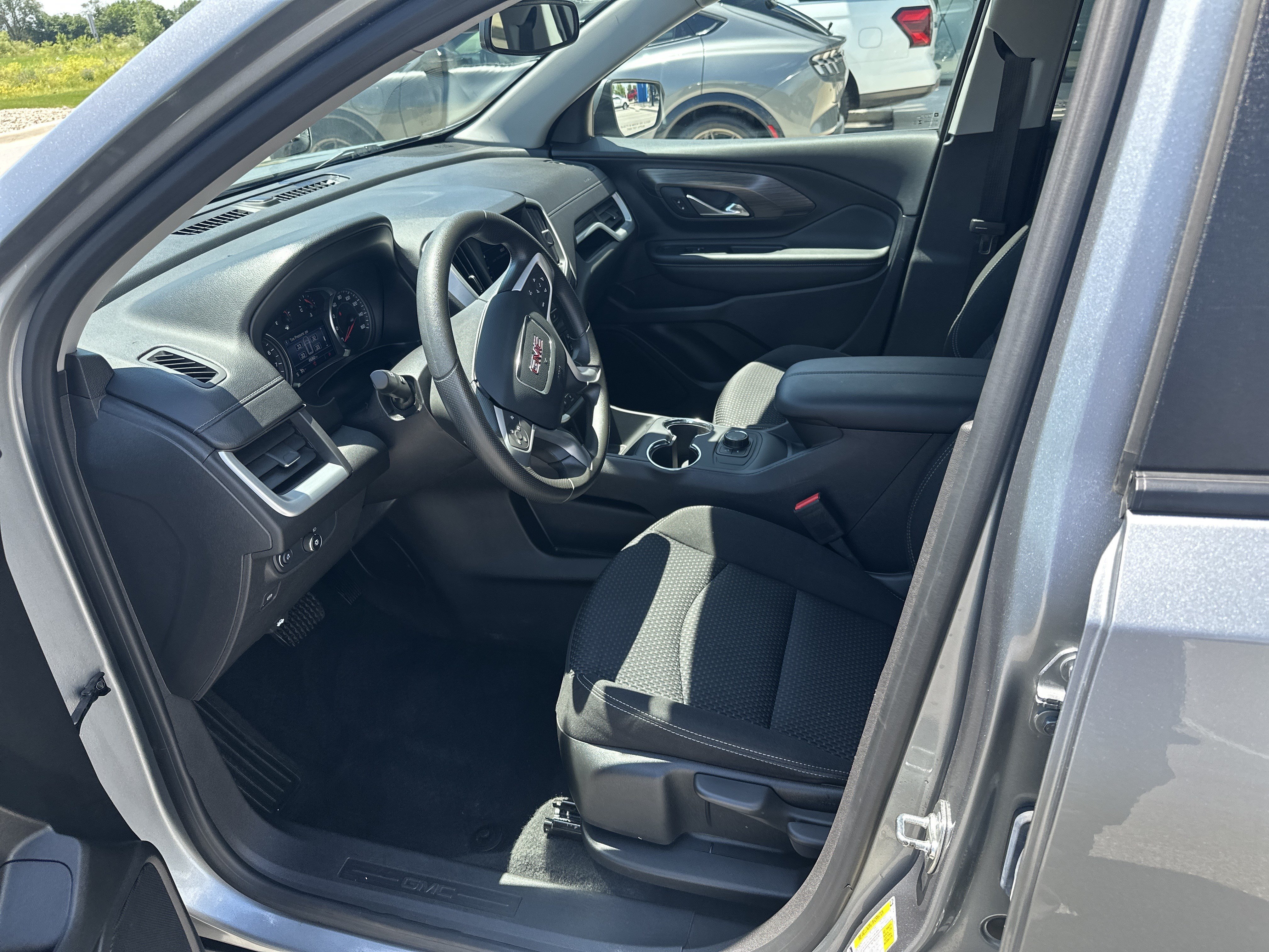 Used 2024 GMC Terrain SLE AWD/4WD image 10