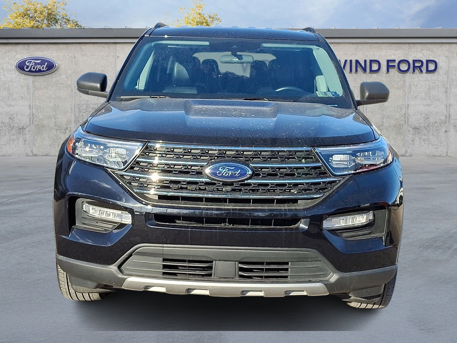 Used 2022 Ford Explorer XLT w/ Equipment Group 202A image 2