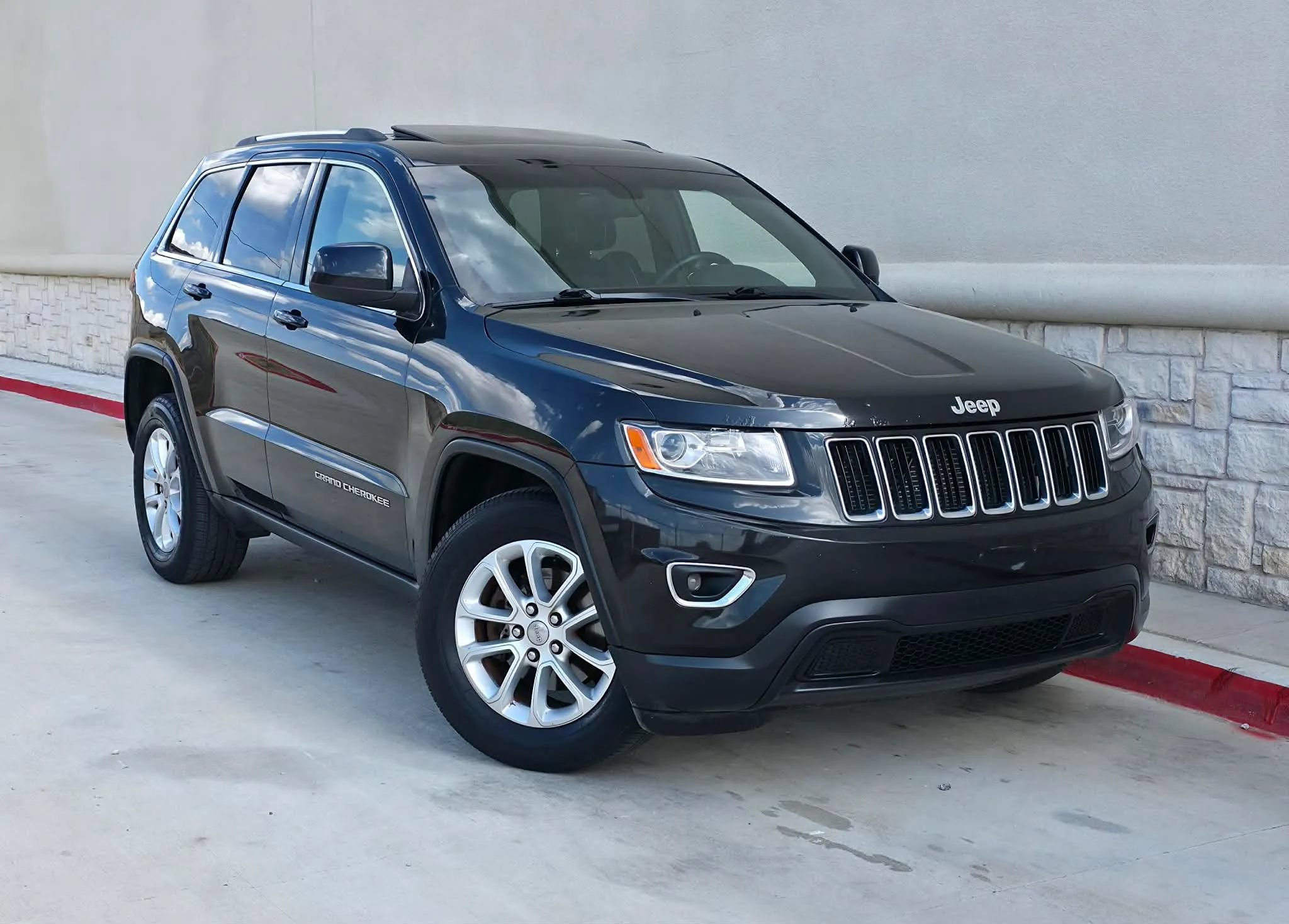 Used 2014 Jeep Grand Cherokee Laredo w/ Security & Convenience Group AWD/4WD image 32