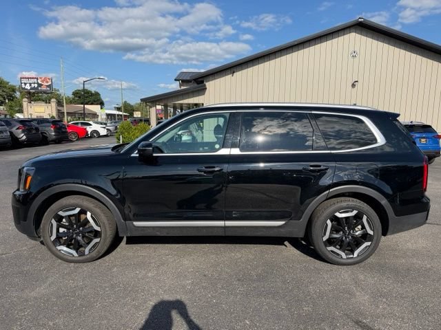 Used 2025 Kia Telluride S FWD image 2