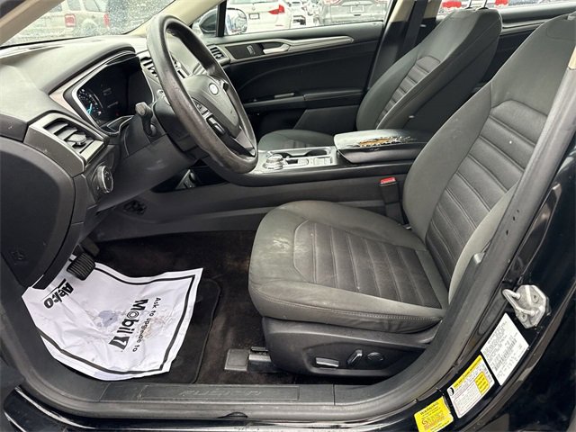 Used 2017 Ford Fusion SE w/ Fusion SE Technology Package image 9