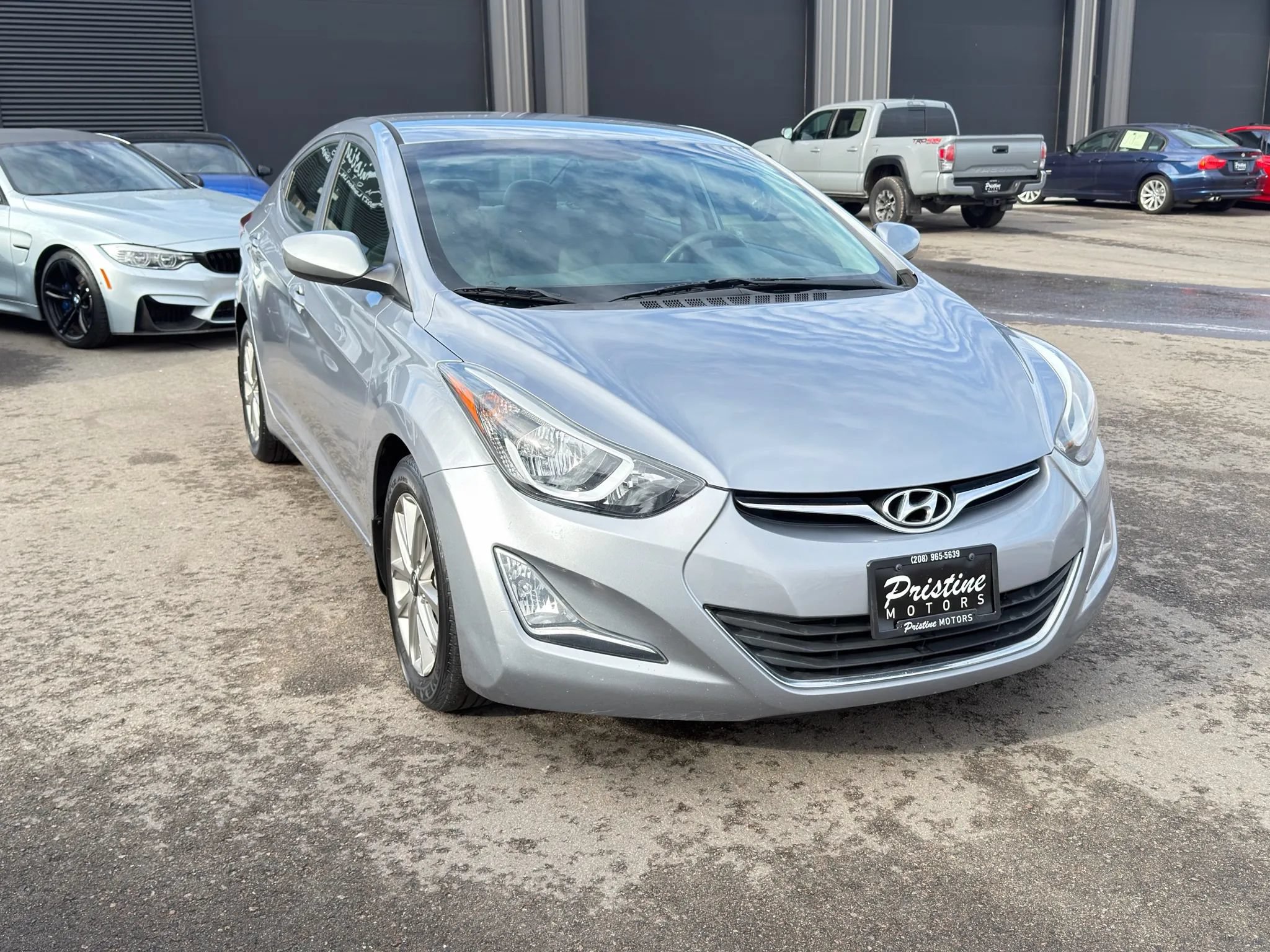 Used 2015 Hyundai Elantra SE w/ Option Group 02 FWD image 2