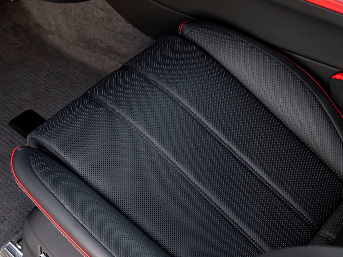 Certified 2025 Bentley Bentayga AWD/4WD image 18