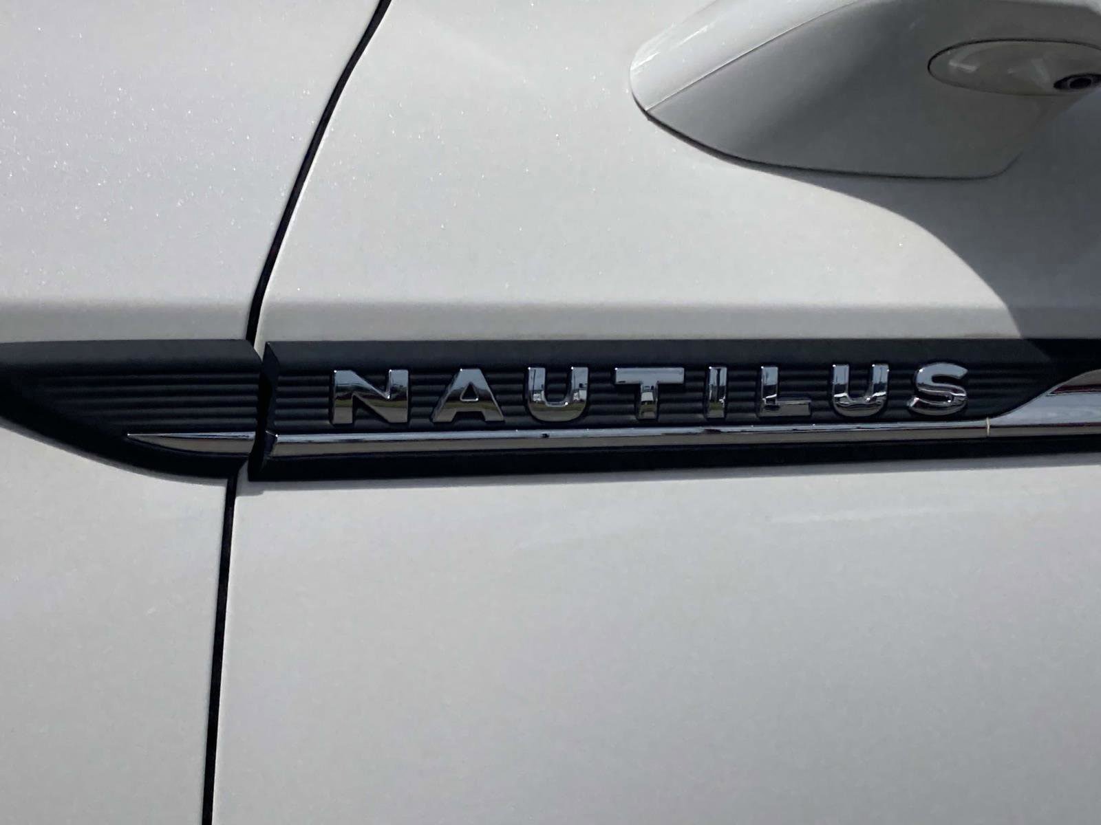 Used 2020 Lincoln Nautilus Reserve w/ Equipment Group 201A AWD/4WD image 13