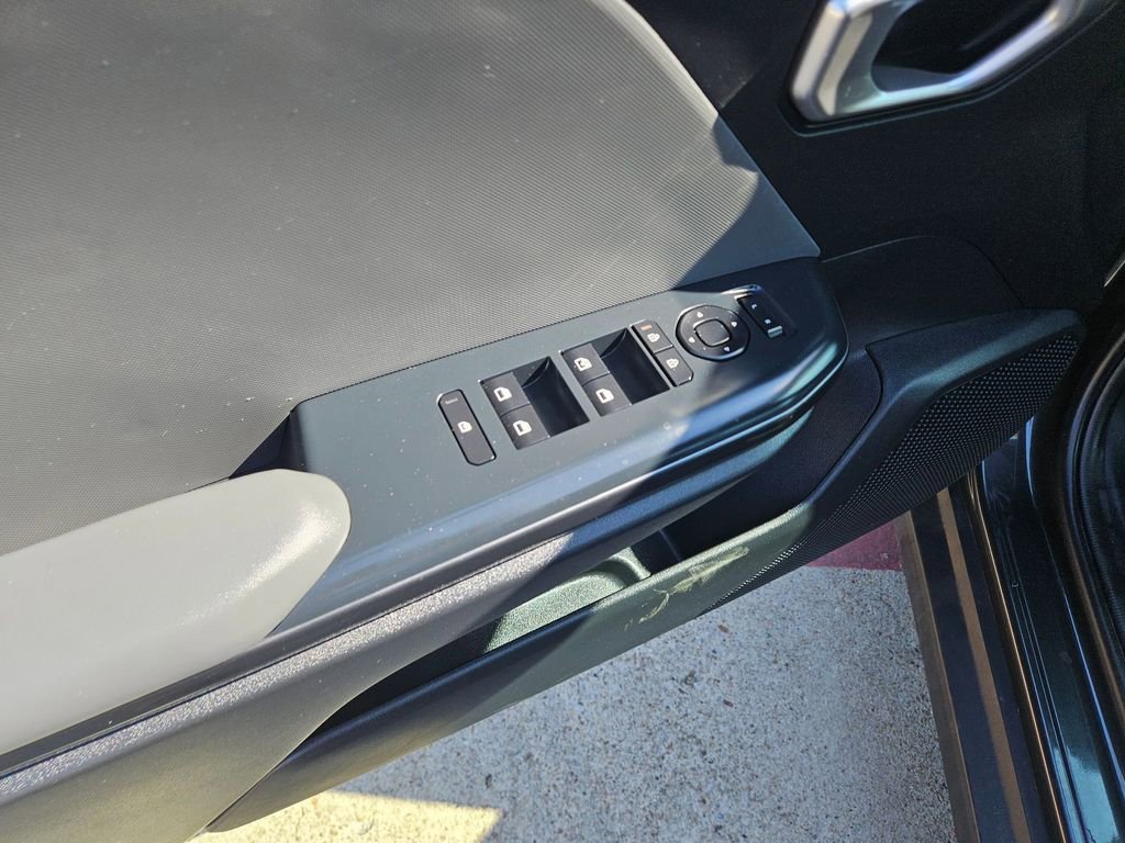 Used 2025 Kia K4 LXS image 14