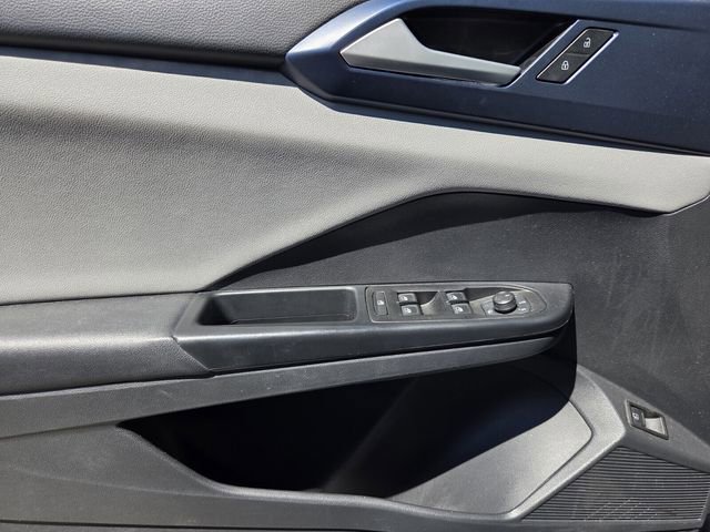 Used 2023 Volkswagen Taos SE image 32