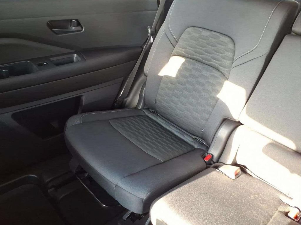 Used 2025 Nissan Pathfinder SV FWD image 14