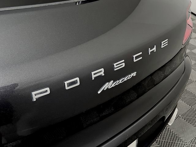 Used 2018 Porsche Macan AWD/4WD image 30