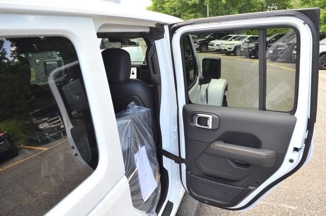 New 2026 Jeep Wrangler Unlimited Sahara AWD/4WD image 32