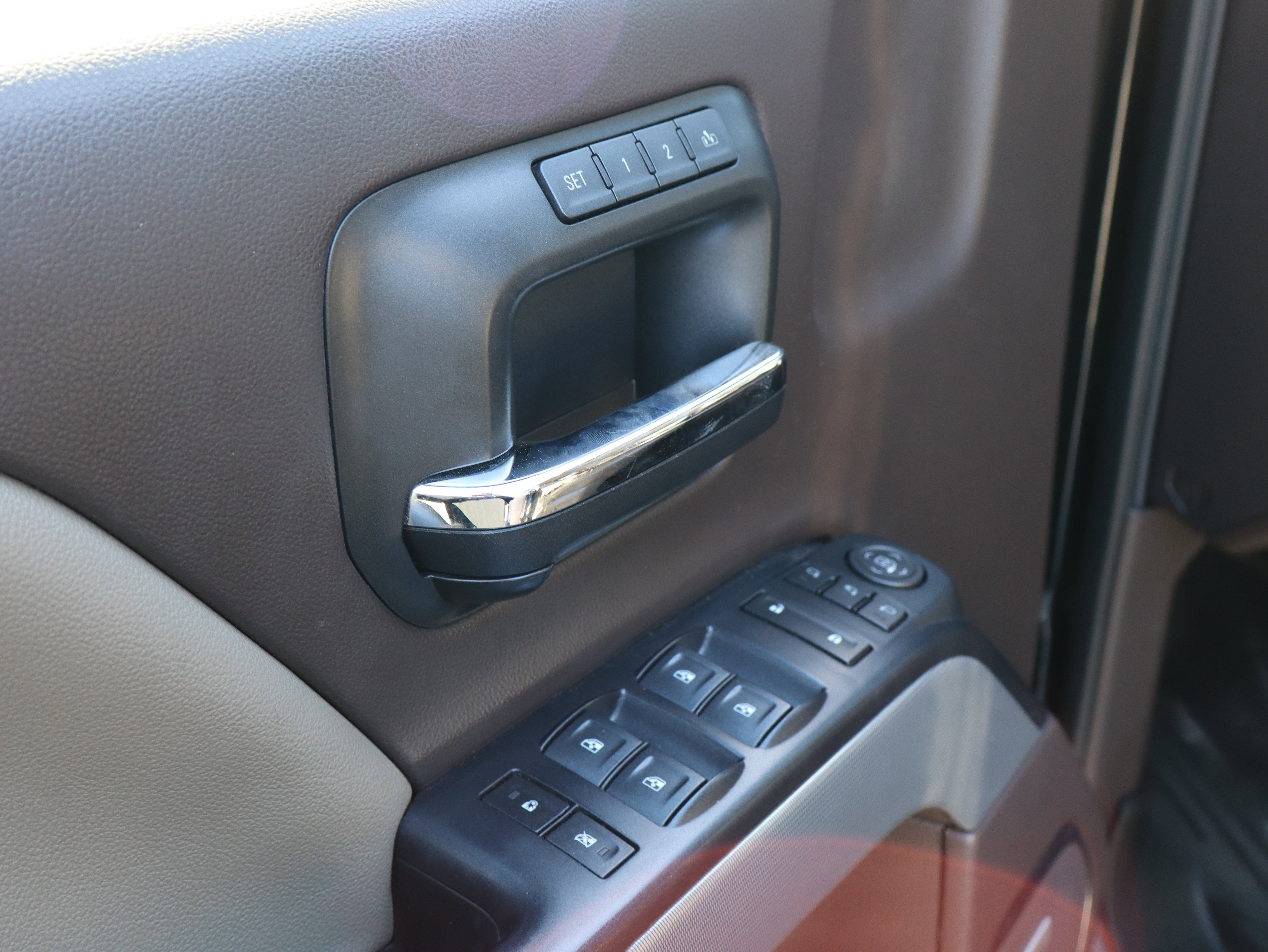 Used 2018 Chevrolet Silverado 1500 LTZ Z71 w/ LTZ Plus Package image 19