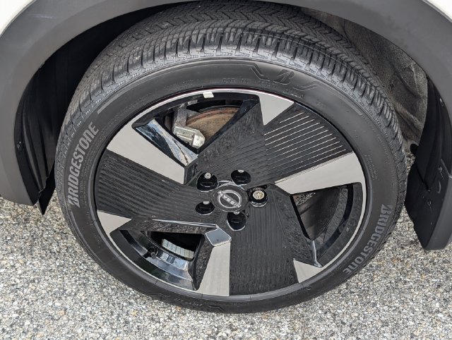 Used 2025 Nissan Kicks SR w/ SR Premium Package AWD/4WD image 11