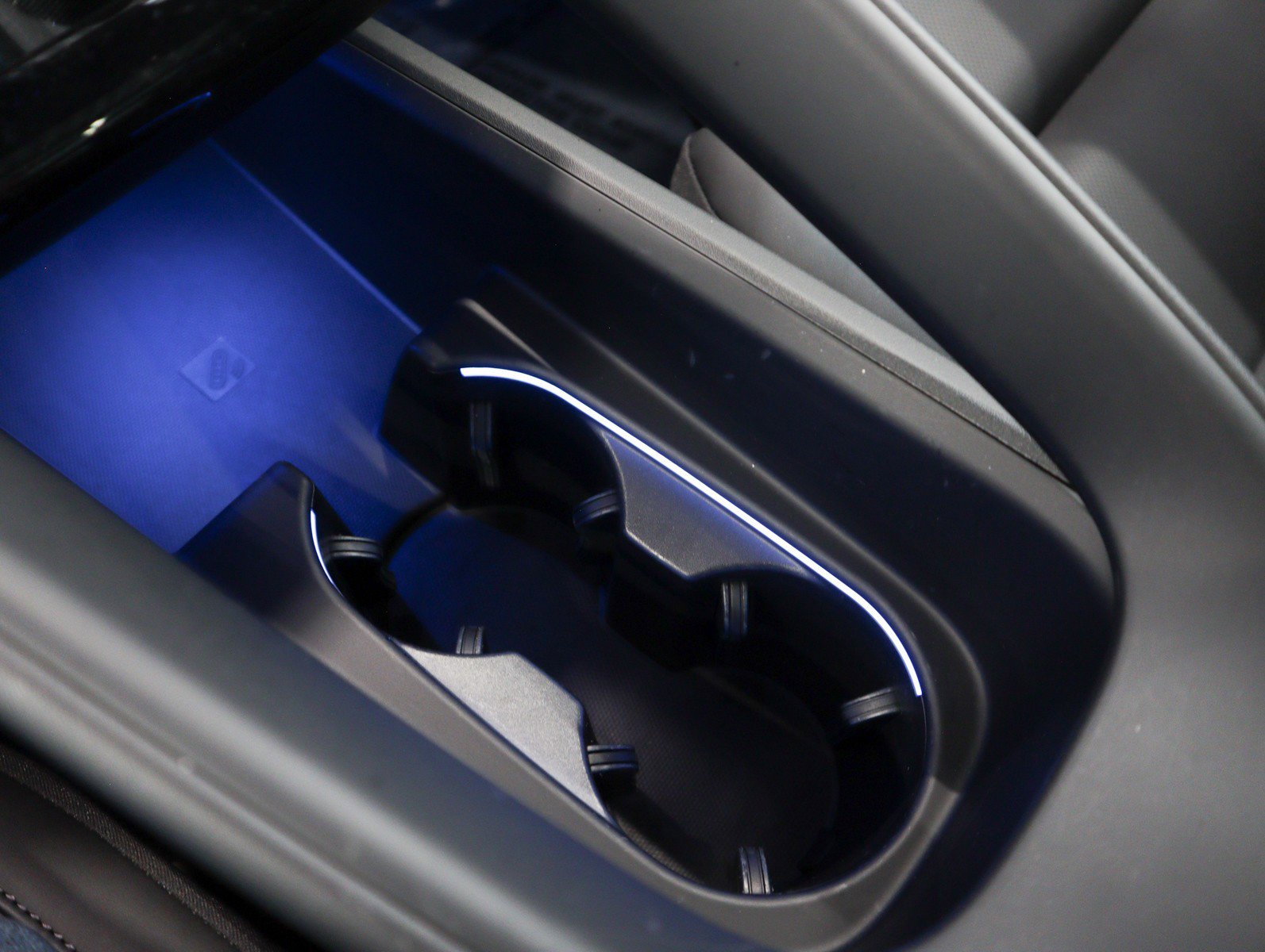 Certified 2025 Porsche Macan 4S Electric image 18