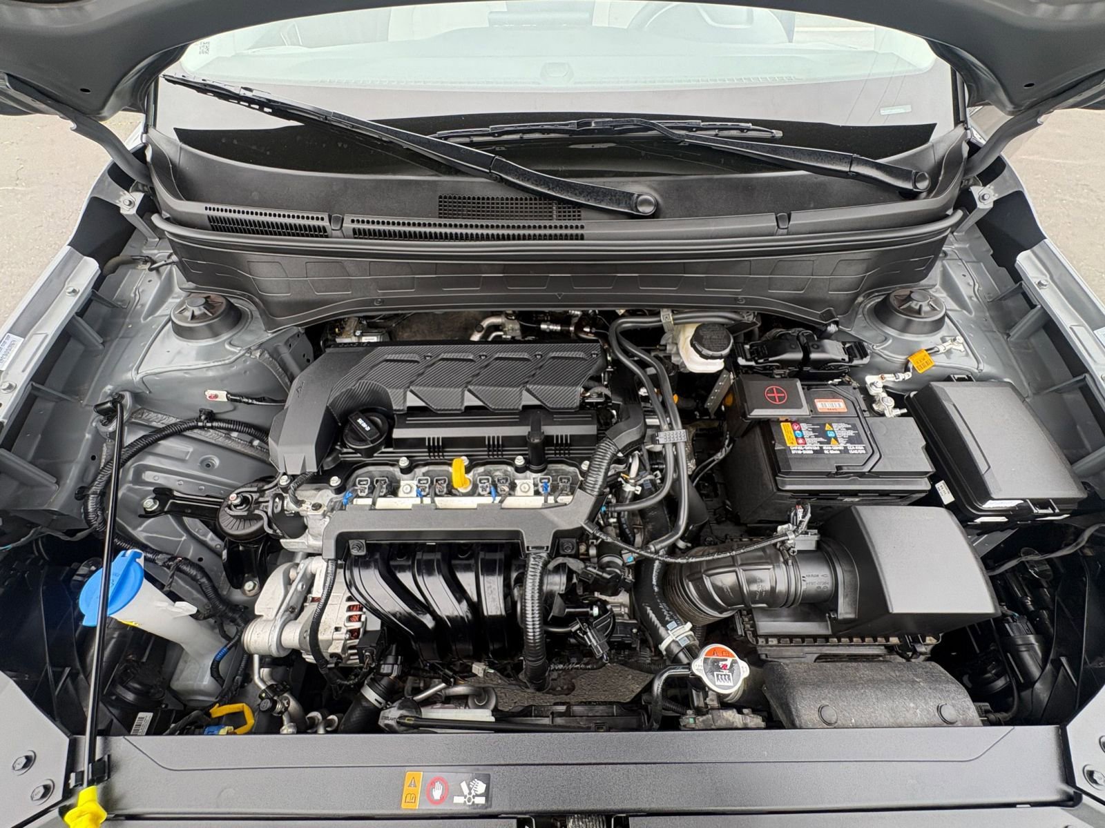 Used 2025 Hyundai Venue SEL image 32