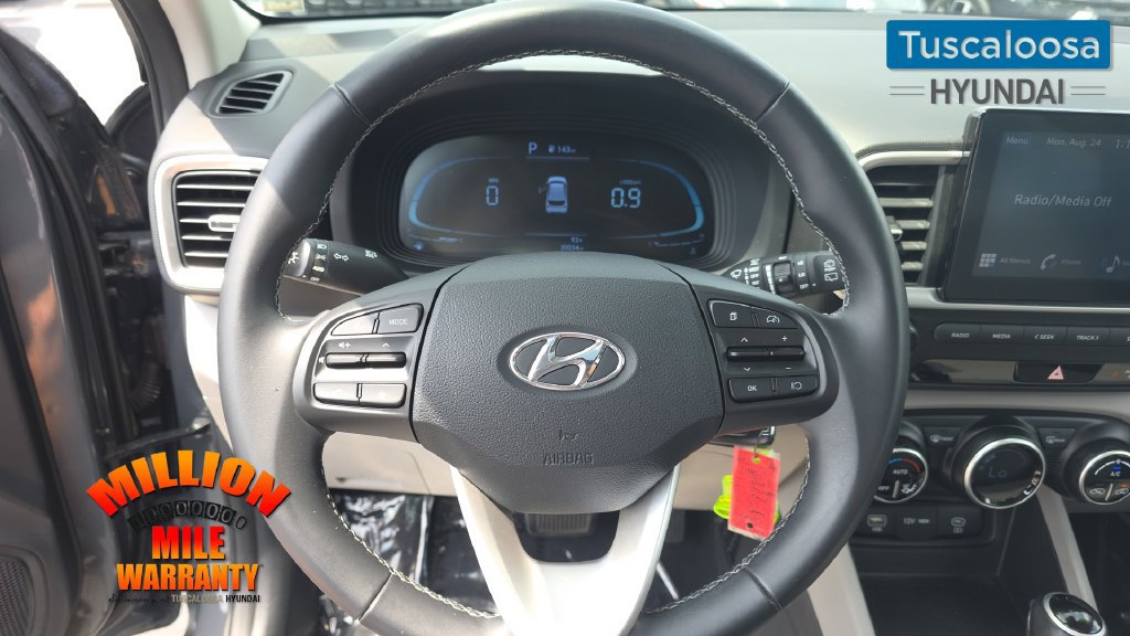 Used 2023 Hyundai Venue SEL FWD image 16