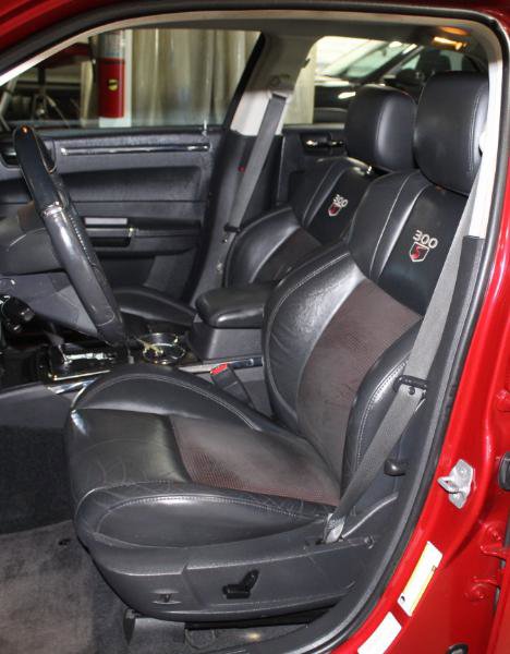 Used 2010 Chrysler 300 S image 19