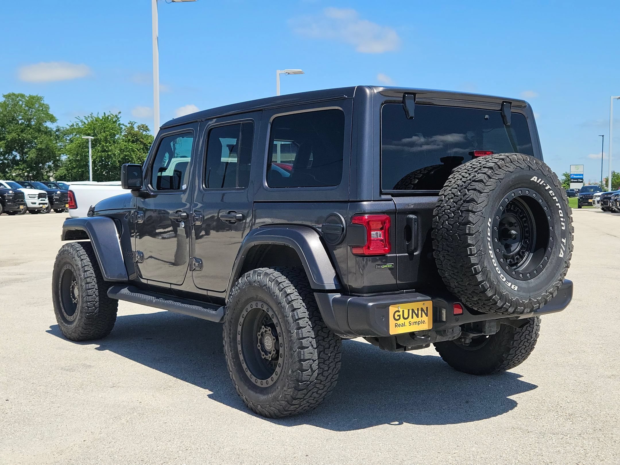 Used 2021 Jeep Wrangler Unlimited Sahara AWD/4WD image 5