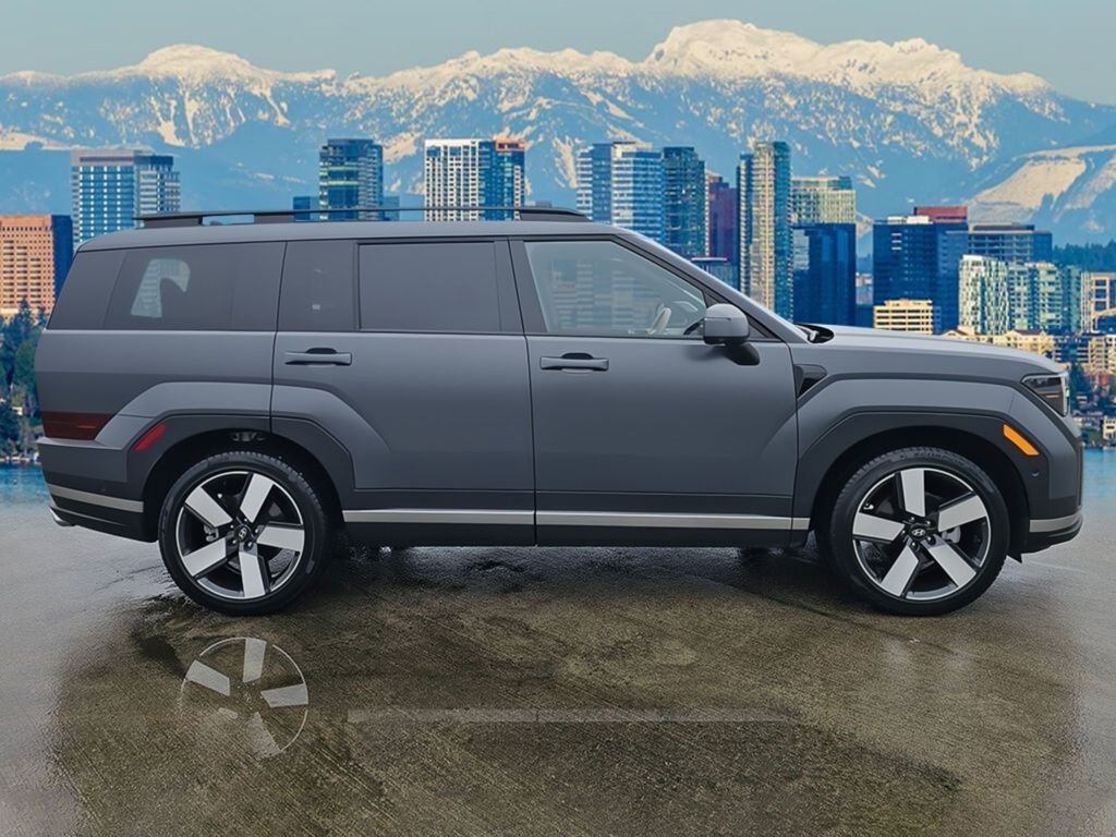 Used 2025 Hyundai Santa Fe Limited w/ Tow & Go Package image 8